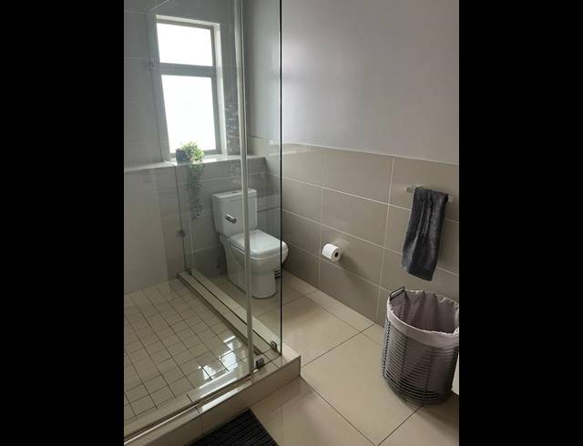 3 BEDROOM PROPERTY TO RENT IN OAKLANDS